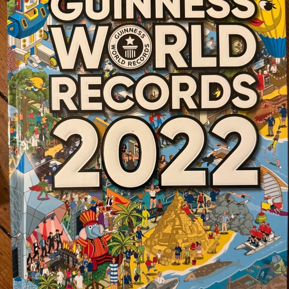 Guinness World Records 2022 Large Hardcovers Format excellent condition